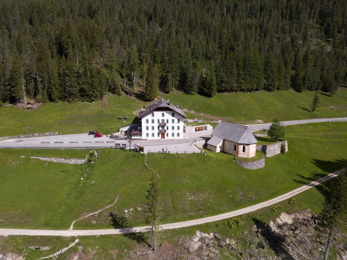 Hotel Ristorante Rifugio Ospitale Cortina dʼAmpezzo Exterior foto